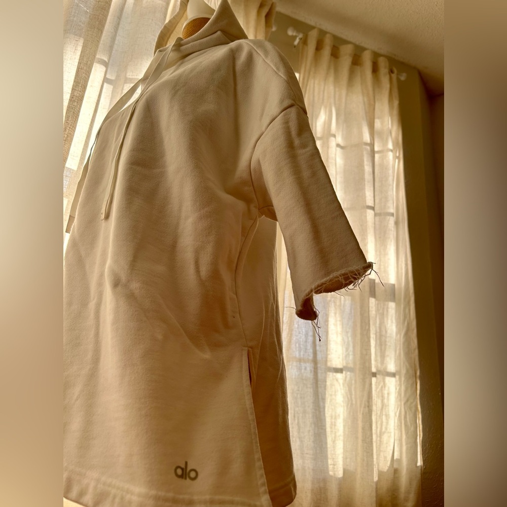 ALO Yoga short sleeve oversized cream white beige sweater cut off shirt - Picture 2 of 8